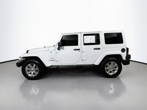 Used 2017 Jeep Wrangler Unlimited Sahara w/ Dual Top Group AWD/4WD image 9