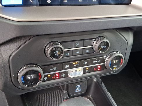 Used 2025 Ford Bronco Outer Banks AWD/4WD image 16