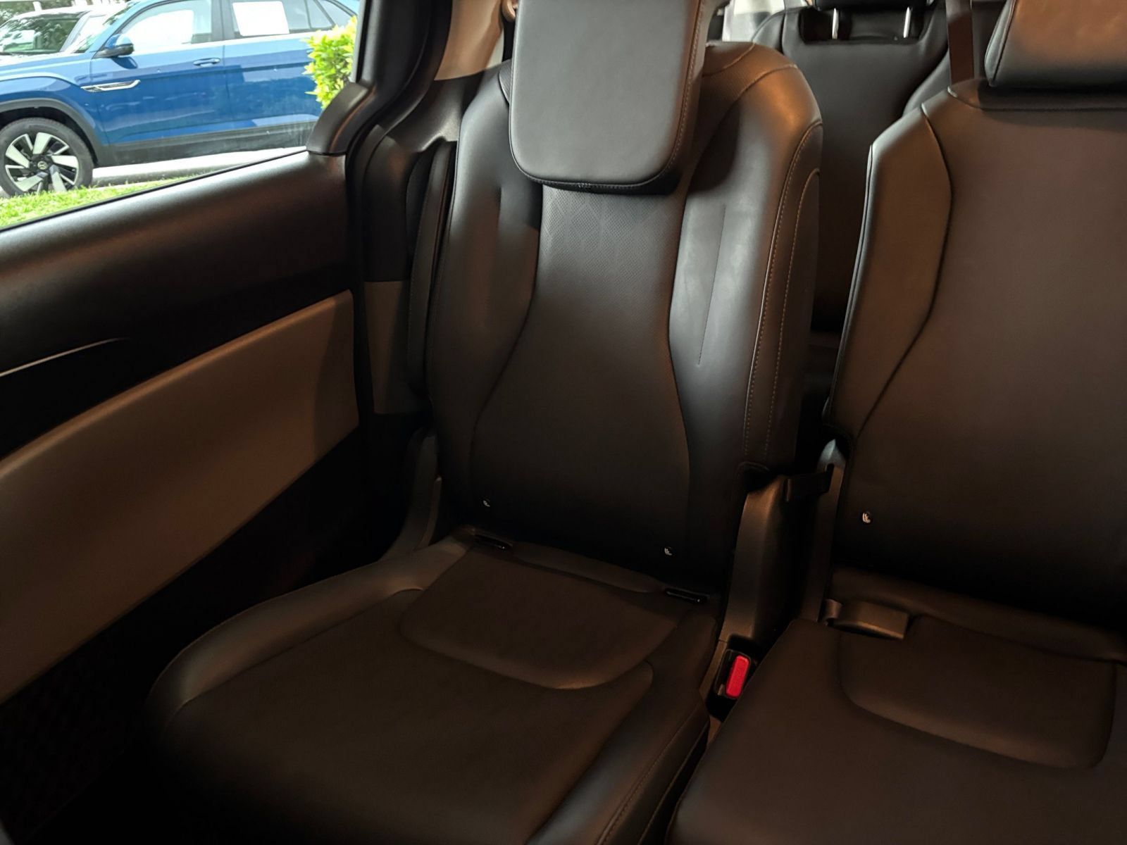 Used 2026 Kia Carnival FWD image 40