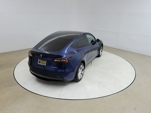 Used 2021 Tesla Model Y Long Range image 18
