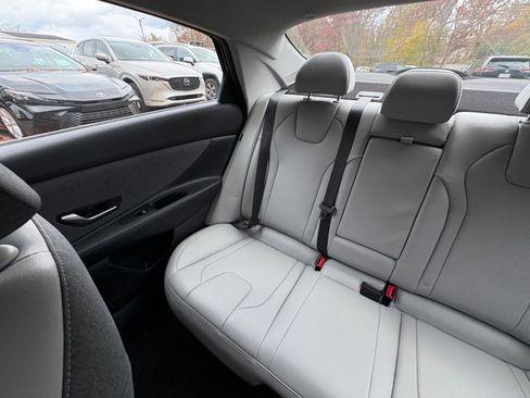 Used 2025 Hyundai Elantra Limited image 35