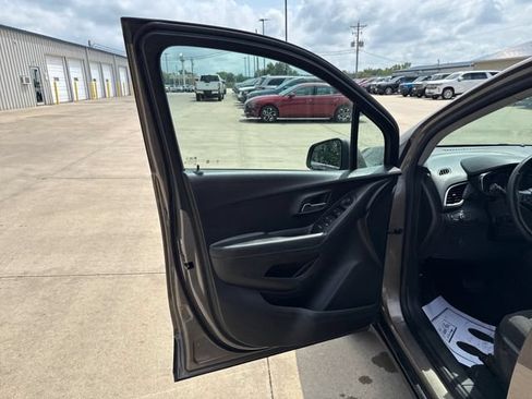 Used 2020 Chevrolet Trax LS w/ Tint and Cruise Package FWD image 20