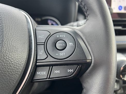 Used 2025 Toyota RAV4 SE image 22