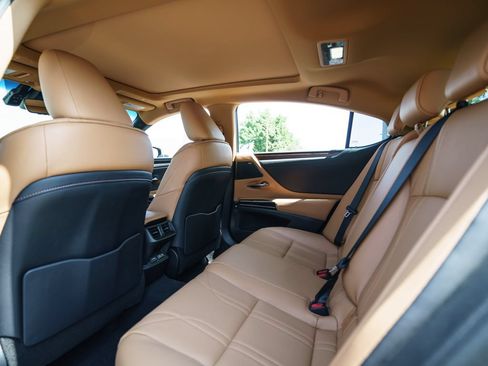Used 2024 Lexus ES 350 w/ Luxury Package FWD image 45