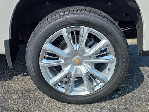 Used 2023 Chevrolet Silverado 1500 High Country w/ High Country Premium Package AWD/4WD image 9