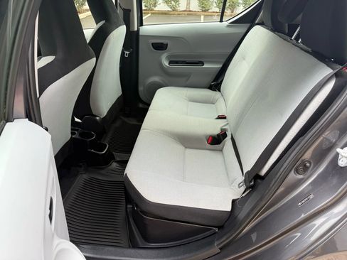 Used 2014 Toyota Prius C One image 17