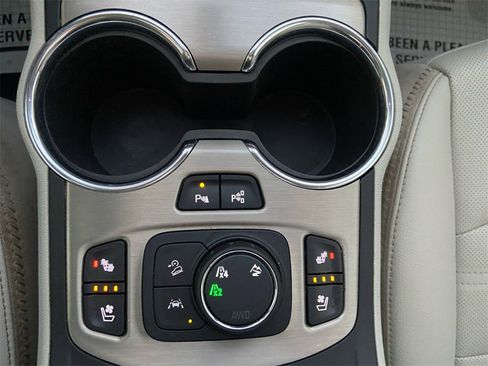 Used 2024 GMC Terrain Denali w/ Denali Premium Package image 28