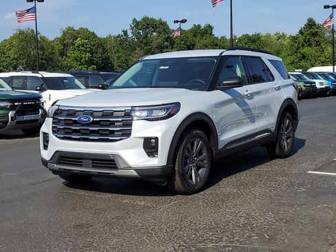 New 2026 Ford Explorer Active image 2