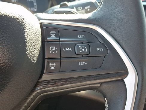 Used 2023 Jeep Grand Cherokee Altitude AWD/4WD image 24