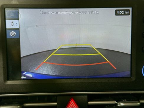 Used 2024 Hyundai Elantra SE image 19