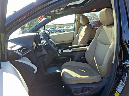 Certified 2023 Toyota Sienna XLE image 14