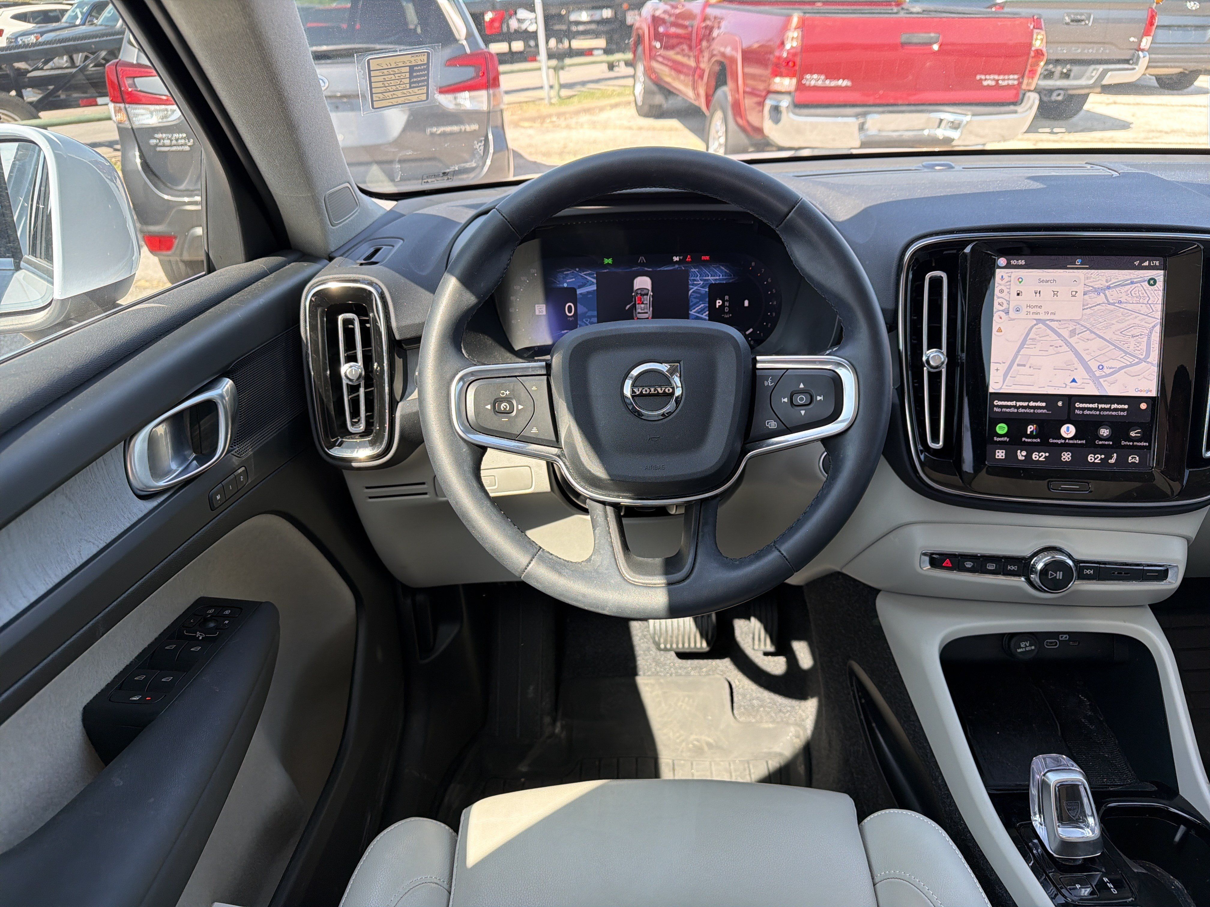 Used 2025 Volvo XC40 B5 Plus AWD/4WD image 10