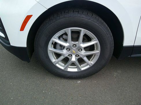 Used 2022 Chevrolet Equinox LS image 9