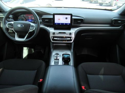 Used 2022 Ford Explorer XLT w/ Class IV Trailer Tow Package image 13