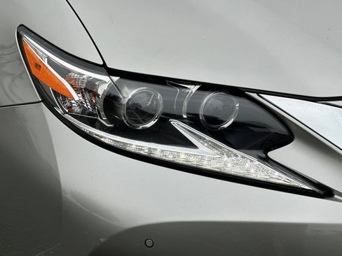 Used 2016 Lexus ES 350 w/ Luxury Package w/Wood Trim FWD image 10