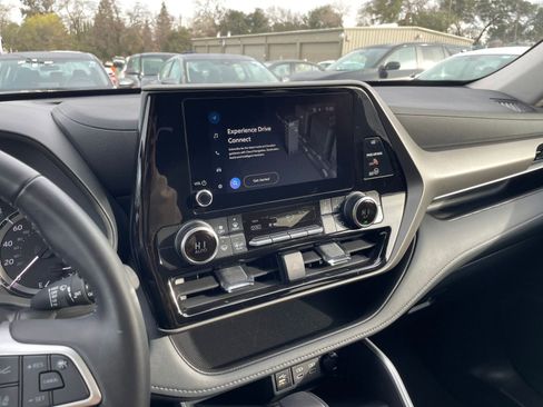 Used 2025 Toyota Highlander LE image 17