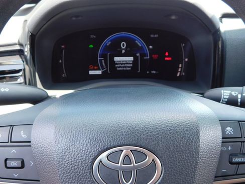 Used 2025 Toyota Camry LE AWD/4WD image 26