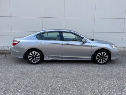 Used 2017 Honda Accord Touring image 5