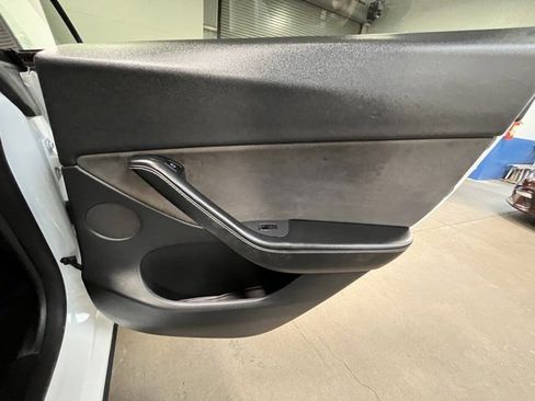 Used 2021 Tesla Model Y Long Range image 12
