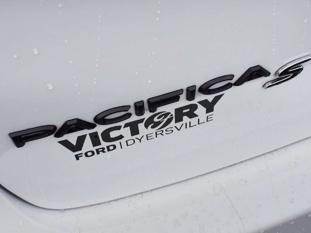 Used 2025 Chrysler Pacifica Limited FWD image 12