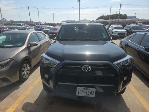 Used 2024 Toyota 4Runner SR5 Premium w/ Moonroof Package RWD image 2