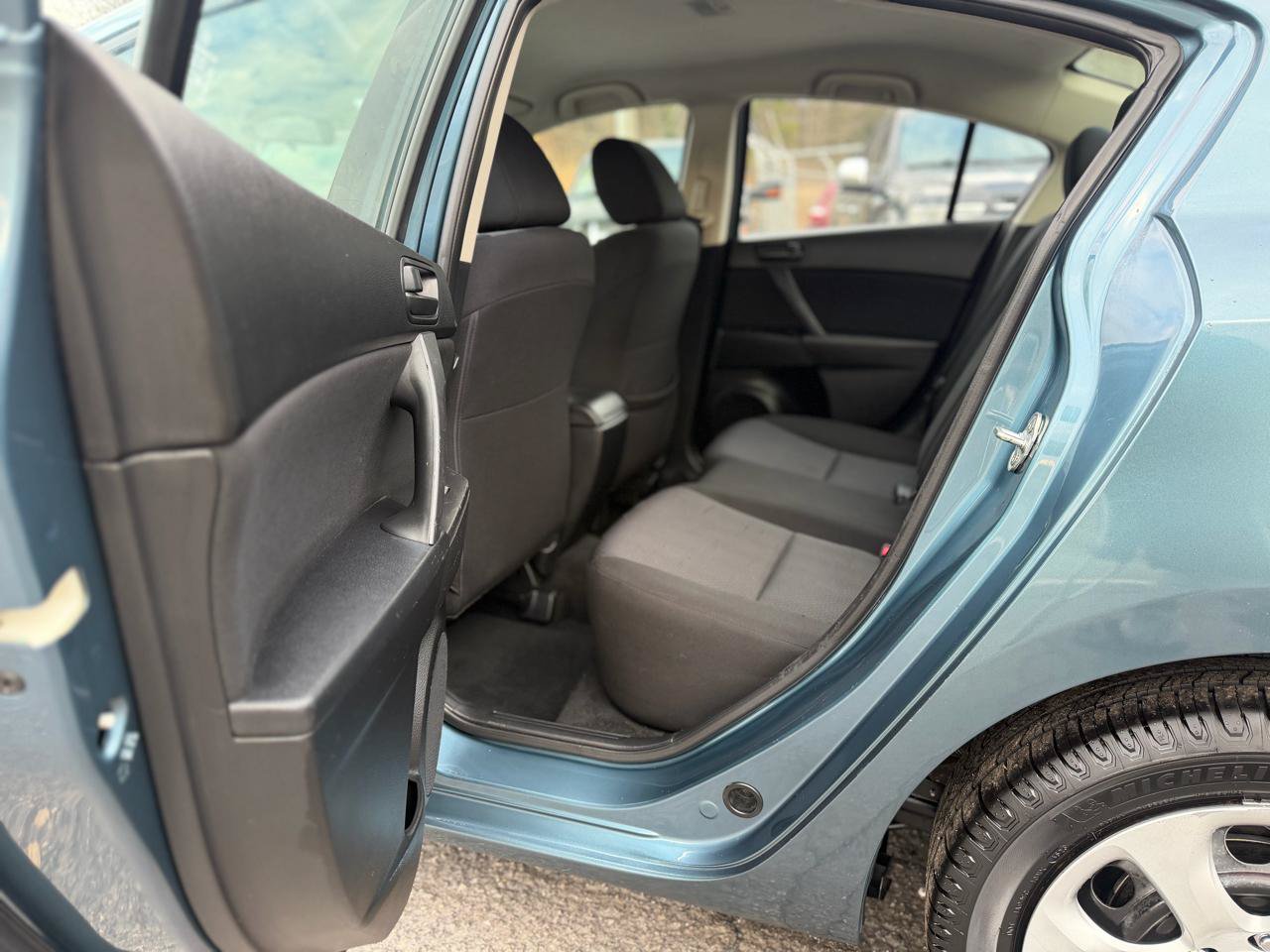 Used 2010 MAZDA MAZDA3 i Sport FWD image 14