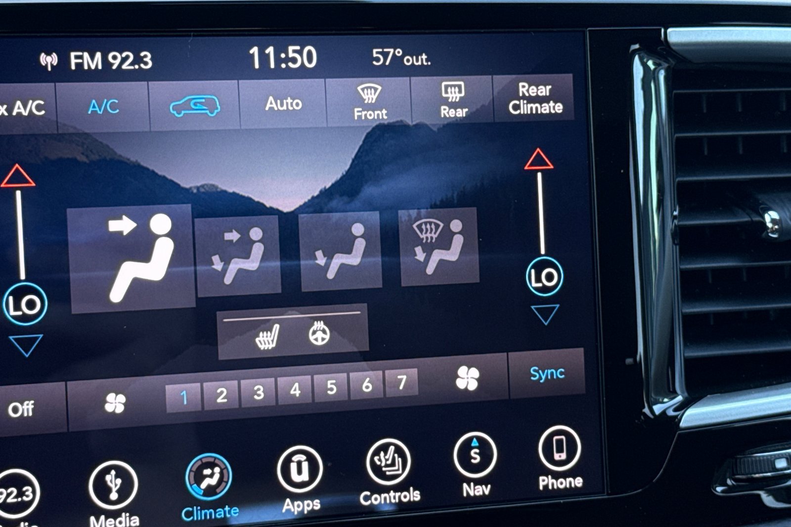 Used 2019 Chrysler Pacifica Touring Plus w/ Advanced Safetytec Group FWD image 30