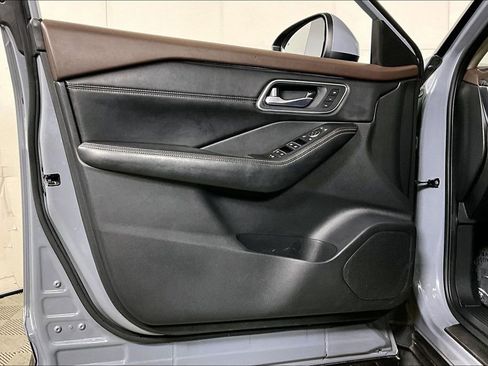 Used 2022 Nissan Rogue Platinum w/ Head-Up Display Package image 23