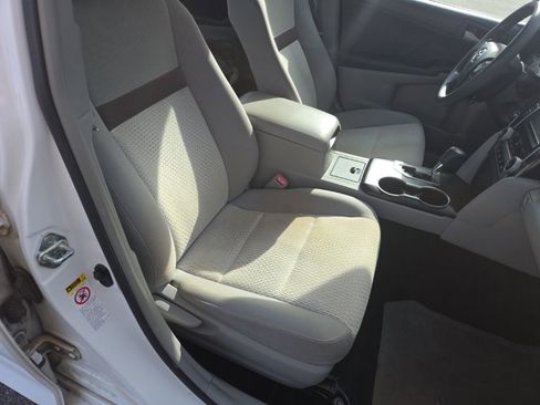 Used 2012 Toyota Camry L image 5