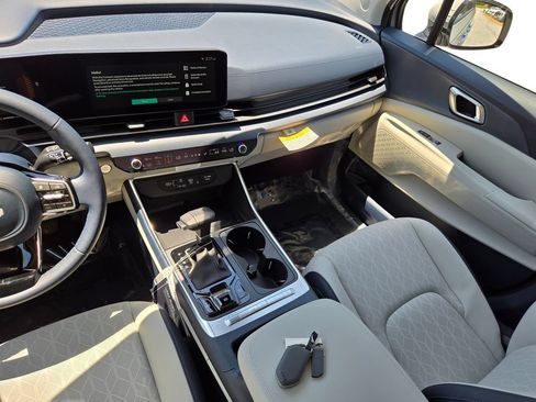 New 2026 Kia Carnival EX FWD image 22