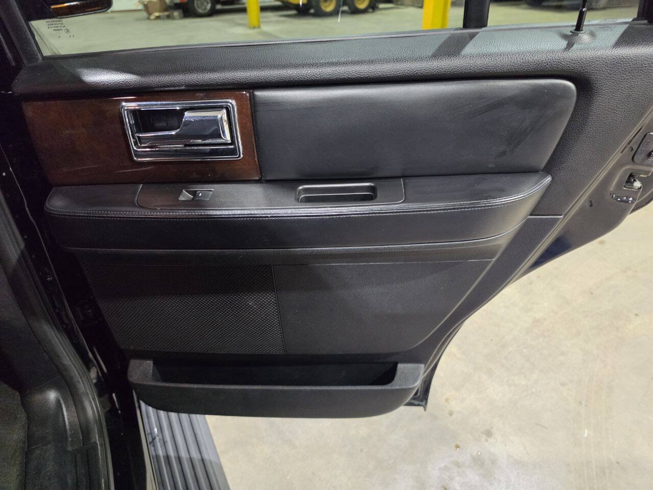 Used 2017 Lincoln Navigator Select AWD/4WD image 37