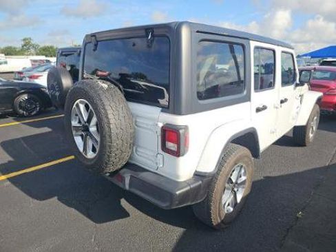 Used 2020 Jeep Wrangler Unlimited Sahara AWD/4WD image 4