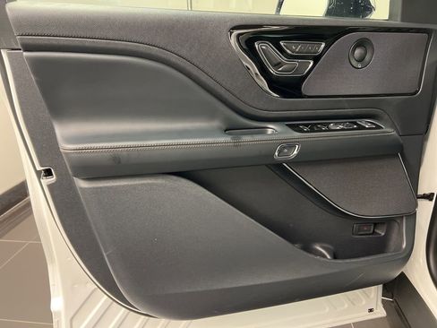 Used 2026 Lincoln Aviator AWD image 30