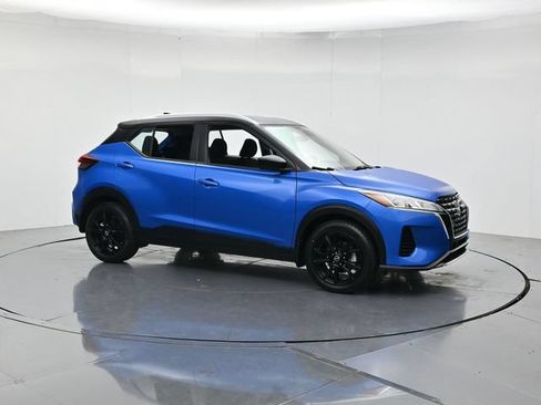Used 2023 Nissan Kicks SV FWD image 3