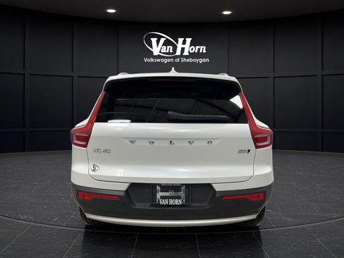Used 2023 Volvo XC40 B5 Plus w/ Driver Assist Package AWD/4WD image 6
