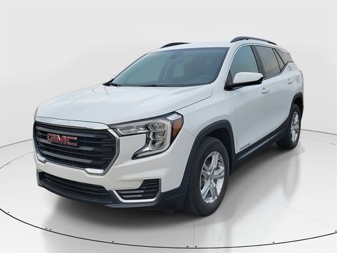 Used 2022 GMC Terrain SLE w/ Driver Convenience Package image 2