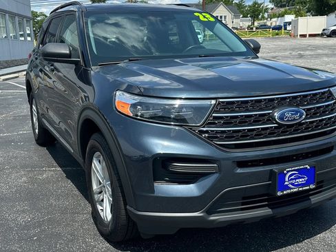 Used 2023 Ford Explorer XLT AWD/4WD image 2