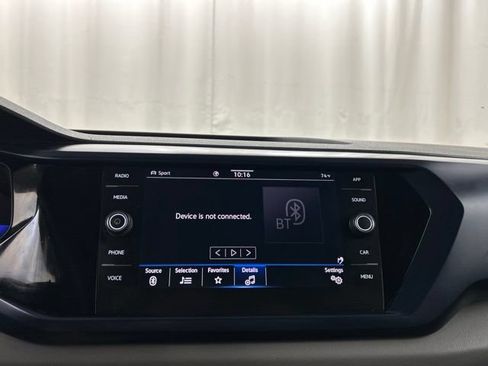 Used 2022 Volkswagen Taos SE w/ Panoramic Sunroof Package AWD/4WD image 11