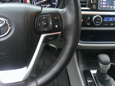 Used 2015 Toyota Highlander Limited Platinum image 31