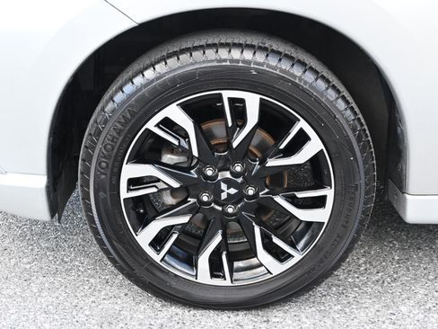 Used 2018 Mitsubishi Outlander SEL AWD/4WD image 16