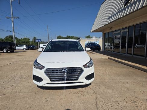 Used 2021 Hyundai Accent SE FWD image 2