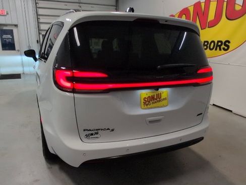 New 2026 Chrysler Pacifica Select image 38