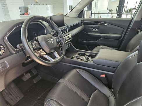 Used 2025 Honda Pilot EX-L image 8