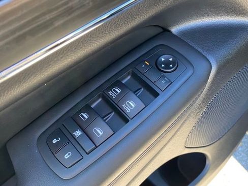 Used 2021 Jeep Grand Cherokee Limited image 12