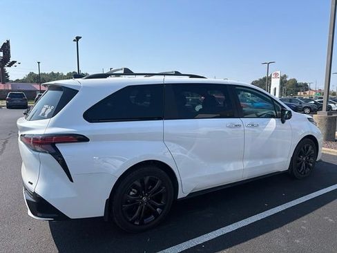 Certified 2025 Toyota Sienna XSE FWD image 10