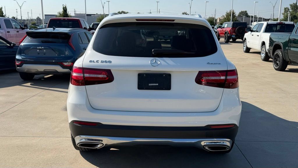Used 2019 Mercedes-Benz GLC 300 4MATIC image 4