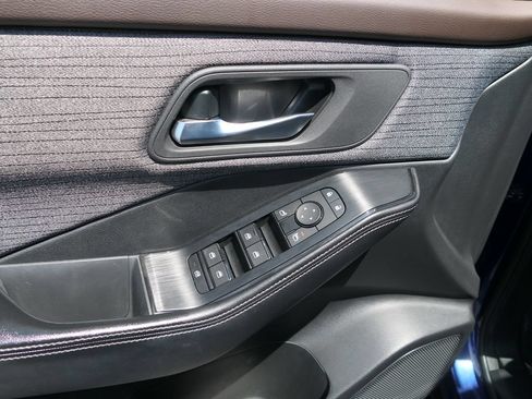 Used 2023 Nissan Rogue SV FWD image 13