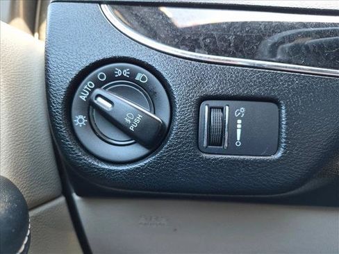 Used 2019 Dodge Grand Caravan SXT FWD image 17