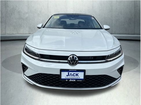 New 2025 Volkswagen Jetta SE image 9