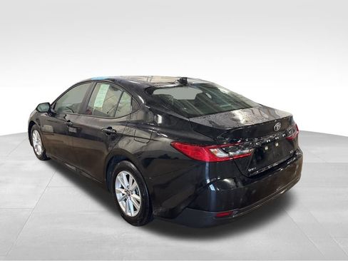 Used 2025 Toyota Camry LE image 7